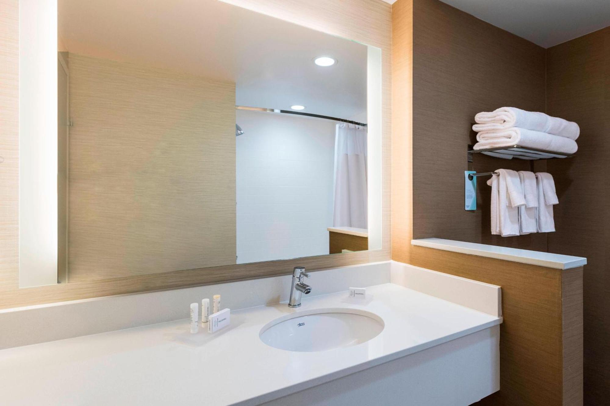 Fairfield Inn & Suites By Marriott Dallas Ваксахачи Экстерьер фото