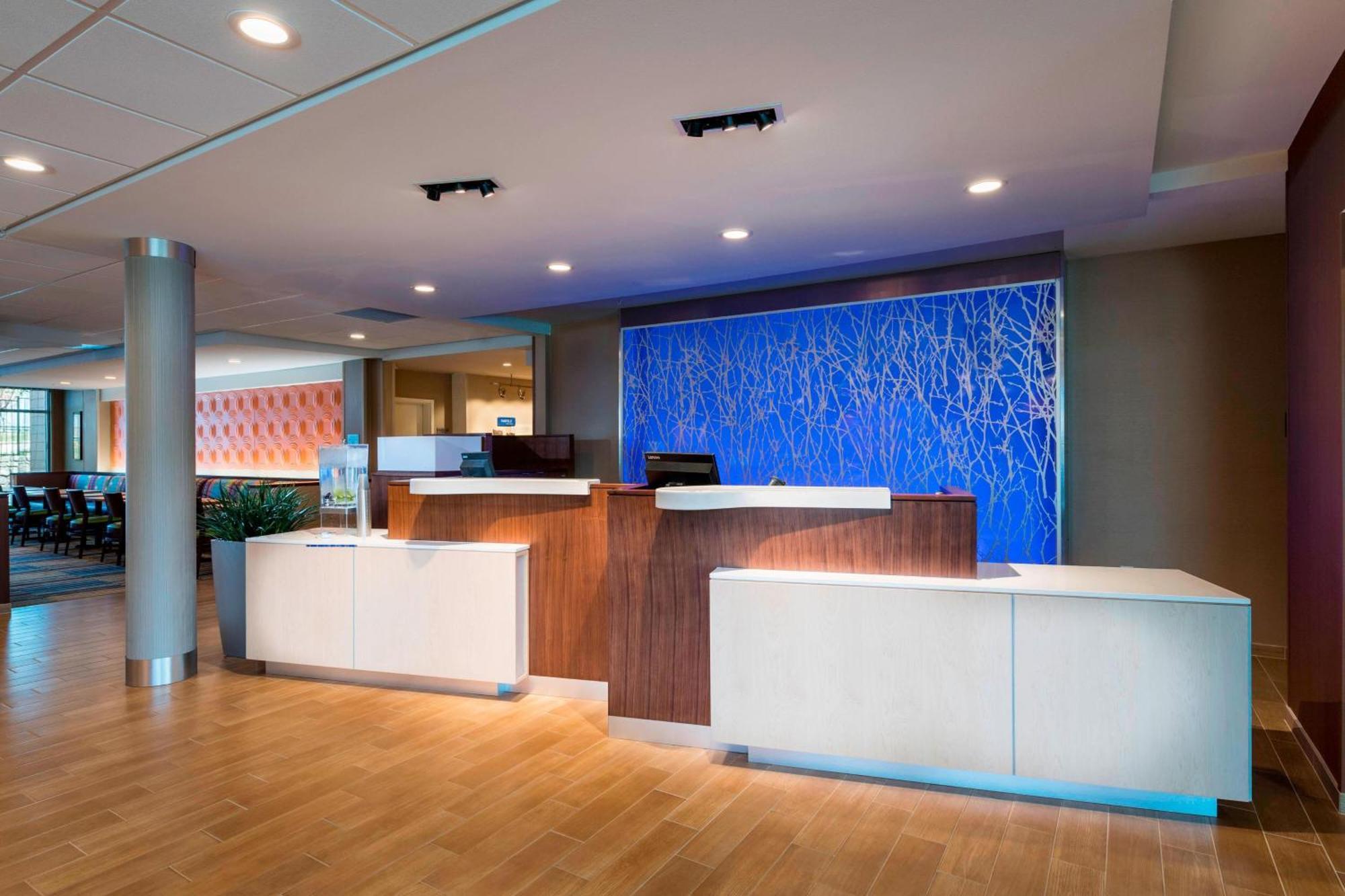 Fairfield Inn & Suites By Marriott Dallas Ваксахачи Экстерьер фото